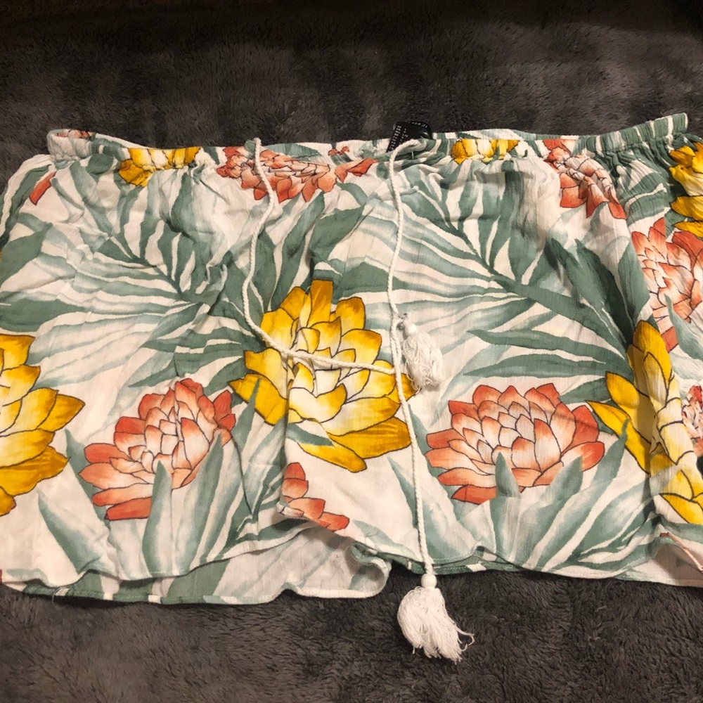 Over the shoulder flower print blouse